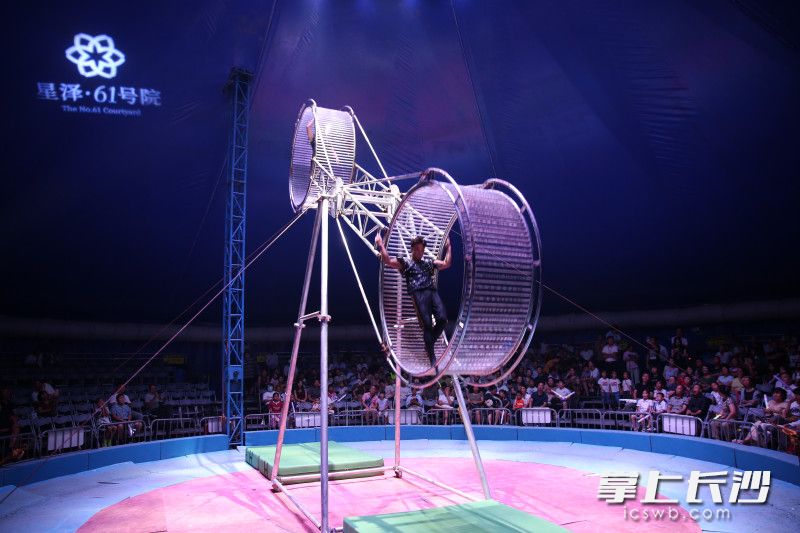 现场演出博得掌声阵阵。