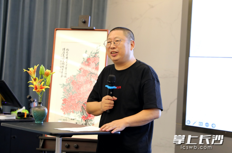 长沙画院副院长、禅意书画家印庵。均为通讯员 供图