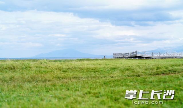 长沙经历多日37℃的“烧烤模式”后,18日将迎来一场“退烧雨”。 长沙晚报全媒体记者 舒元臻 摄 长沙经历多日37℃的“烧烤模式”后,18日将迎来一场“退烧雨”。 长沙晚报全媒体记者 舒元臻 摄