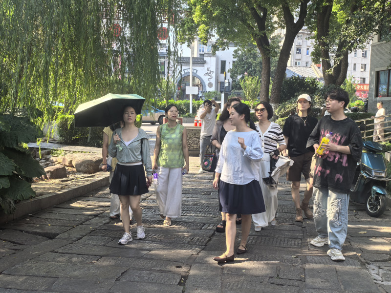 图为活动现场。