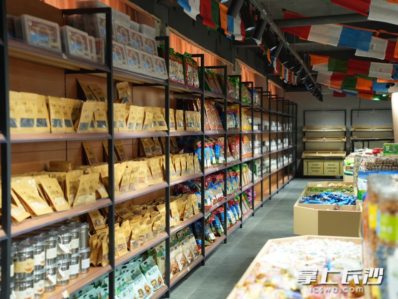 藏湘韵味在拉萨最近开业的旗舰店。 受访者供图 藏湘韵味在拉萨最近开业的旗舰店。 受访者供图