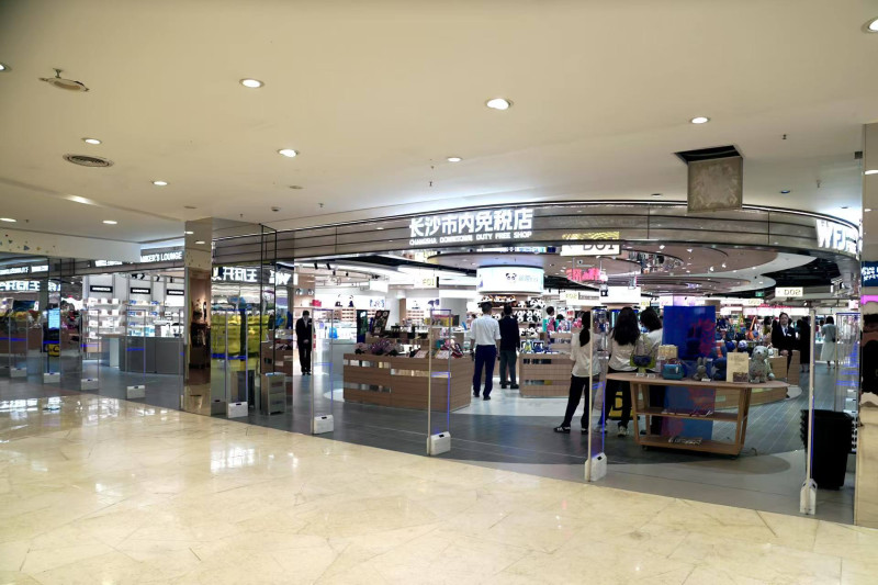 长沙市内免税店9月15日试营业以来,广受消费者欢迎。 长沙市内免税店9月15日试营业以来,广受消费者欢迎。