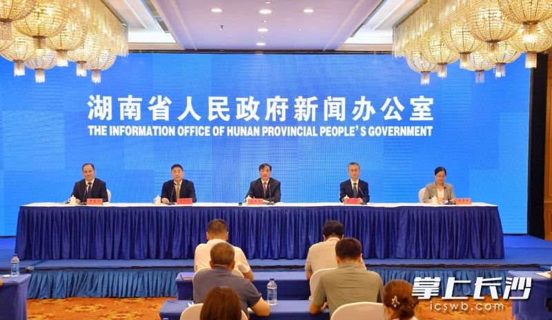 9月16日，“智汇潇湘 才聚湖南”2025年湖南省促进高校毕业生就业创业系列行动新闻发布会在长沙举行。 长沙晚报全媒体记者 刘攀 摄