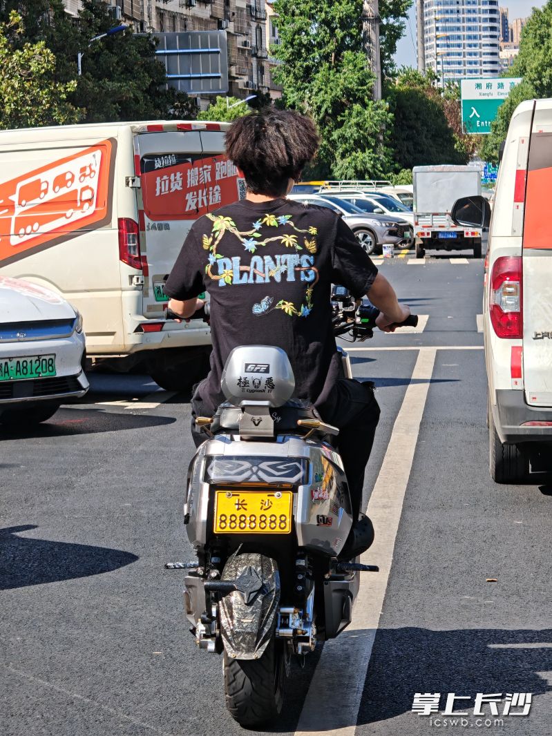 市民举报的“长沙8888888”电动自行车。