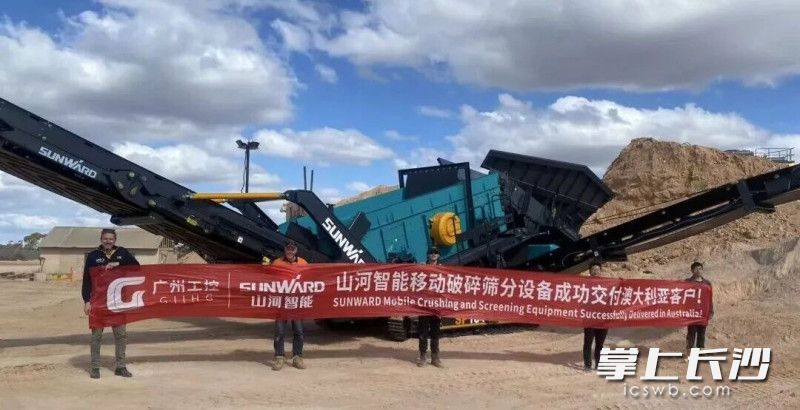 山河智能SP1845SHHD履带式重型筛分站成功交付客户。均为长沙晚报通讯员邹晔供图 山河智能SP1845SHHD履带式重型筛分站成功交付客户。均为长沙晚报通讯员邹晔供图