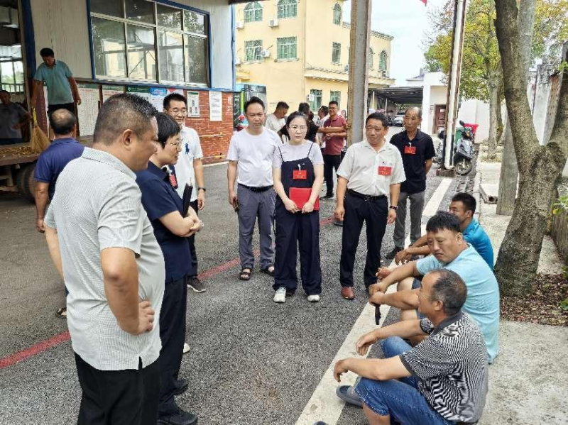 镇人大代表驻点听心声,烟农直陈诉求。 镇人大代表驻点听心声,烟农直陈诉求。