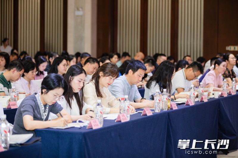 本次培训班包括专题辅导、分组讨论、交流分享、实地参观等形式。 本次培训班包括专题辅导、分组讨论、交流分享、实地参观等形式。