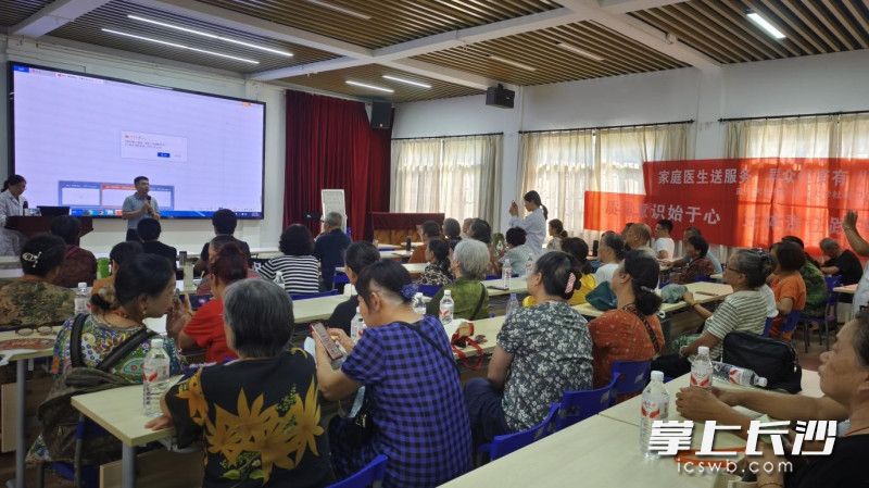 阿尔茨海默病月活动现场。 企业供图 阿尔茨海默病月活动现场。 企业供图