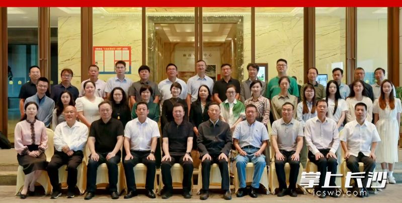 活动合影。 均为长沙晚报通讯员尹飞飞摄
