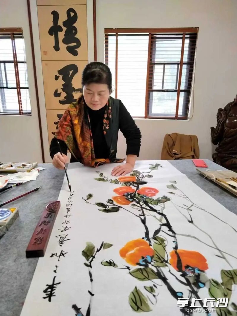 高级工艺美术师刘欣如。