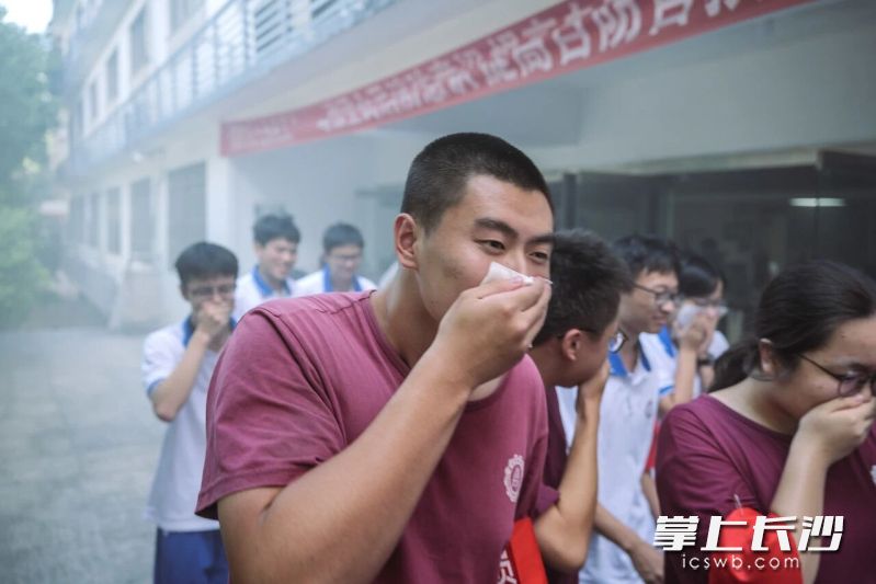 熟练掌握火场逃生技巧，将演练中习得的经验转化为日常自护自救的能力，真正做到“遇事不慌、科学避险”。