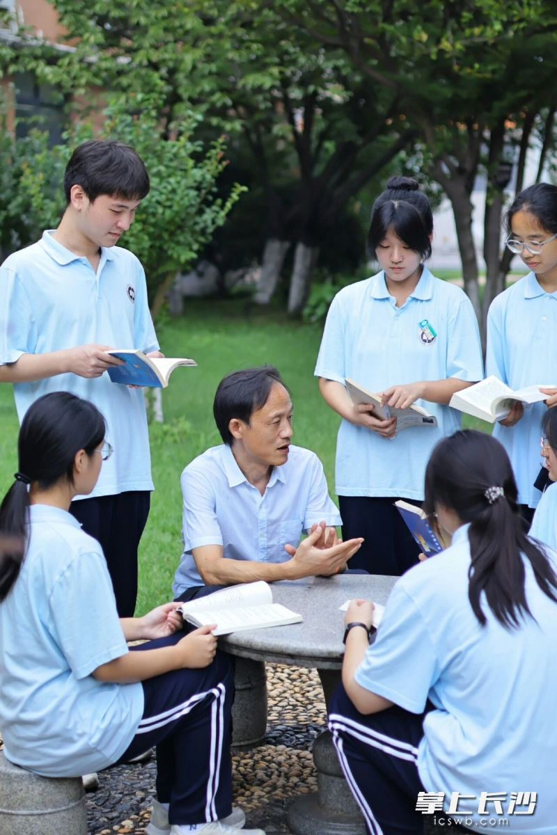 吴军老师随时给学生进行课外解答。