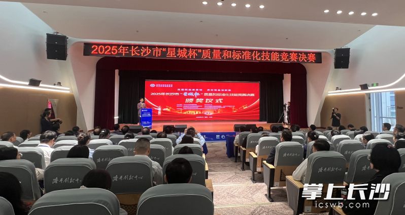 304名选手历经初赛、复赛,其中21名选手脱颖而出进入决赛。 长沙晚报全媒体记者 周辉霞 摄 304名选手历经初赛、复赛,其中21名选手脱颖而出进入决赛。 长沙晚报全媒体记者 周辉霞 摄