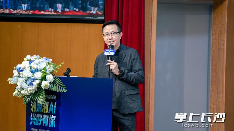 9月23日，万兴科技创始人、董事长吴太兵在中南大学宣讲。