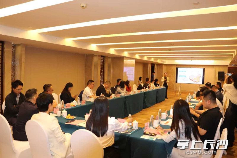雨花区东塘街道主办“跨界融合促消费,携手共赢谋发展”企业沙龙活动。 均为长沙晚报通讯员刘小丹摄 雨花区东塘街道主办“跨界融合促消费,携手共赢谋发展”企业沙龙活动。 均为长沙晚报通讯员刘小丹摄