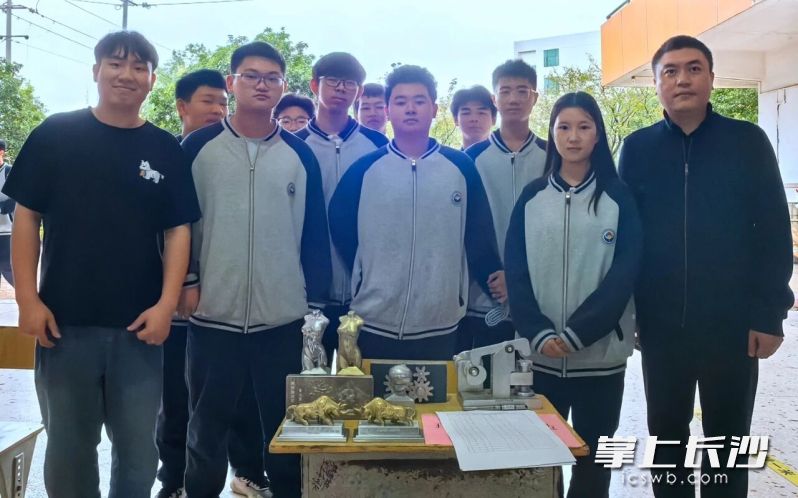 长沙汽车工业学校数字设计社团的3D模型展示。长沙晚报通讯员 谢佳鑫 摄