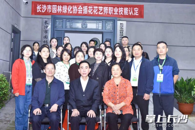 活动合影。 活动合影。