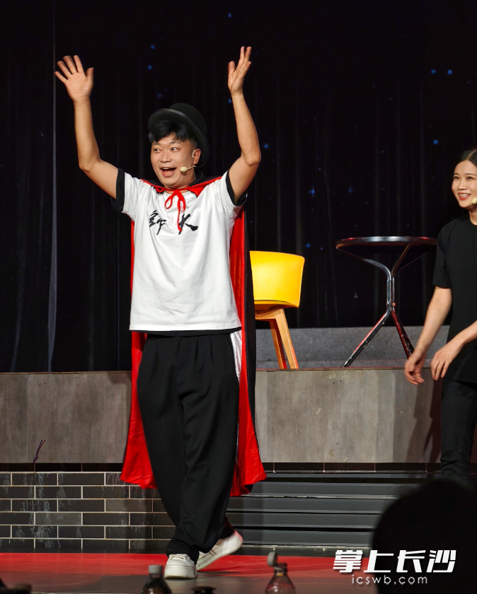 首演现场。