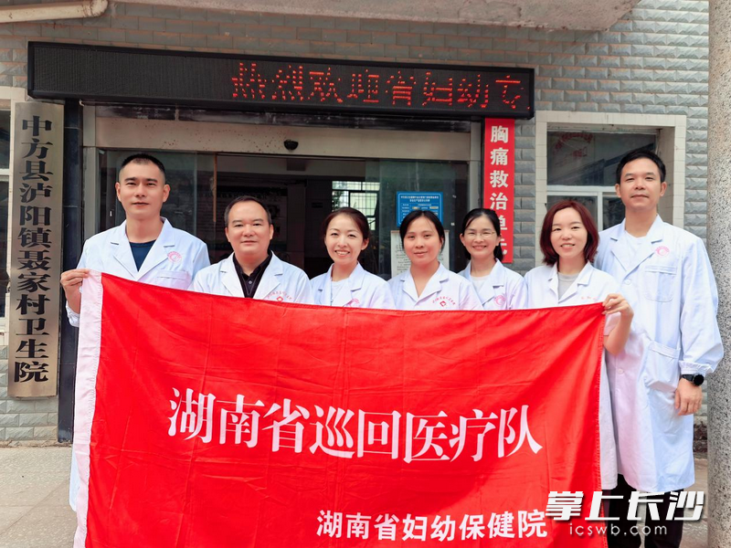 巡回医疗既瞄准群众“急难愁盼”的看病需求,也着力补位基层医疗“短板”。 巡回医疗既瞄准群众“急难愁盼”的看病需求,也着力补位基层医疗“短板”。