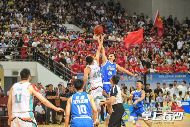 浏阳“全BA”决赛现场。均为长沙晚报通讯员 彭红霞 摄 浏阳“全BA”决赛现场。均为长沙晚报通讯员 彭红霞 摄