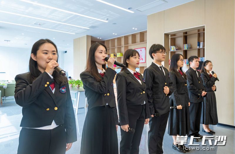 活动在《青春献统计 巾帼展风采》的配乐诗朗诵中拉开帷幕。