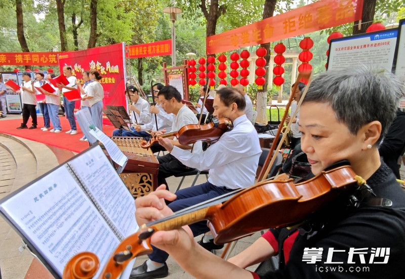 小区乐队奏起来。