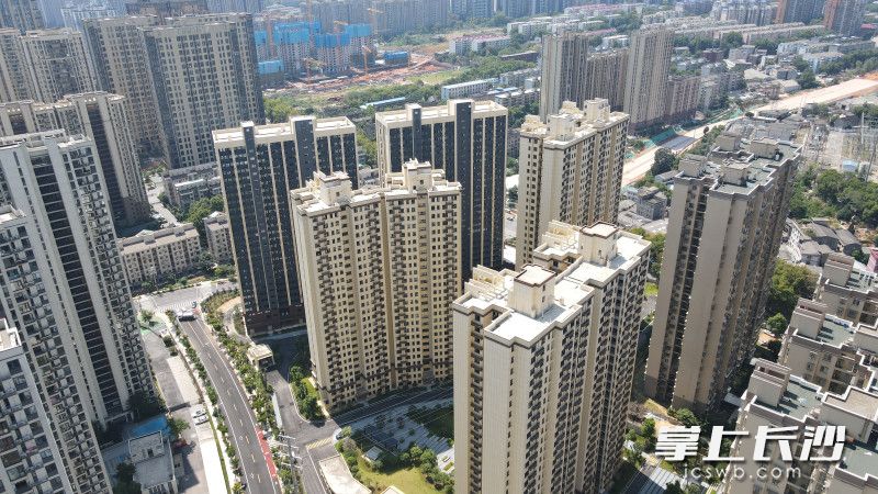 由雨花城发集团建设的自然苑小区是雨花亭街道自然村拆迁改造的安置保障性住房。 均为长沙晚报全媒体记者周游、通讯员高兴摄