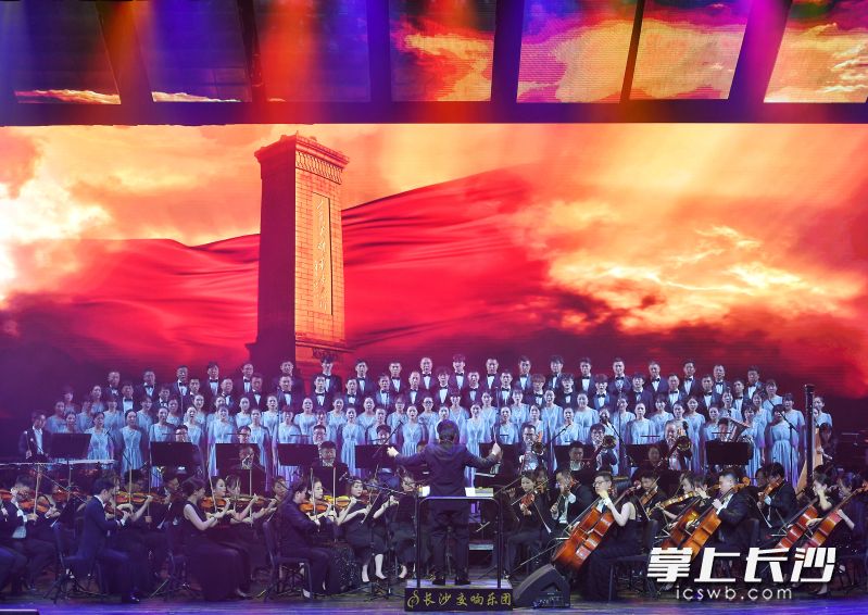 《和平之声》综合运用交响乐、合唱等多种艺术形式，富有感染力。