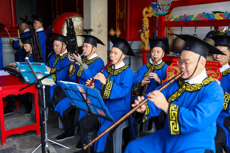 乐生奏乐。 乐生奏乐。