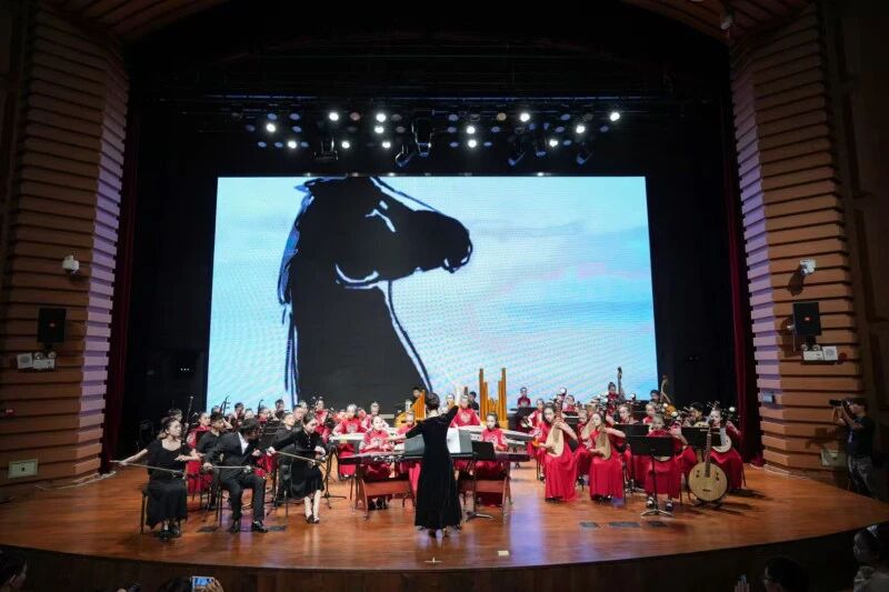 原创楚阮作品《长沙夜词》登上长沙音乐厅的舞台。