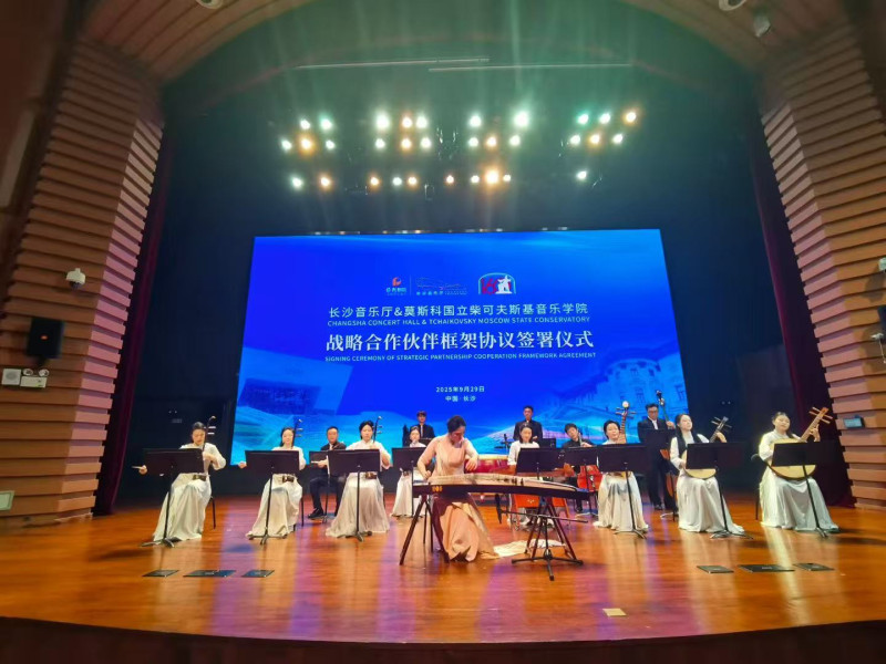 中方音乐家演奏。 均为长沙音乐厅供图
