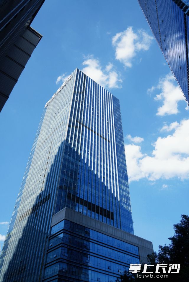 长假出游、露营、逛街之时要注意“热隐患”。 长沙晚报全媒体记者 舒元臻摄