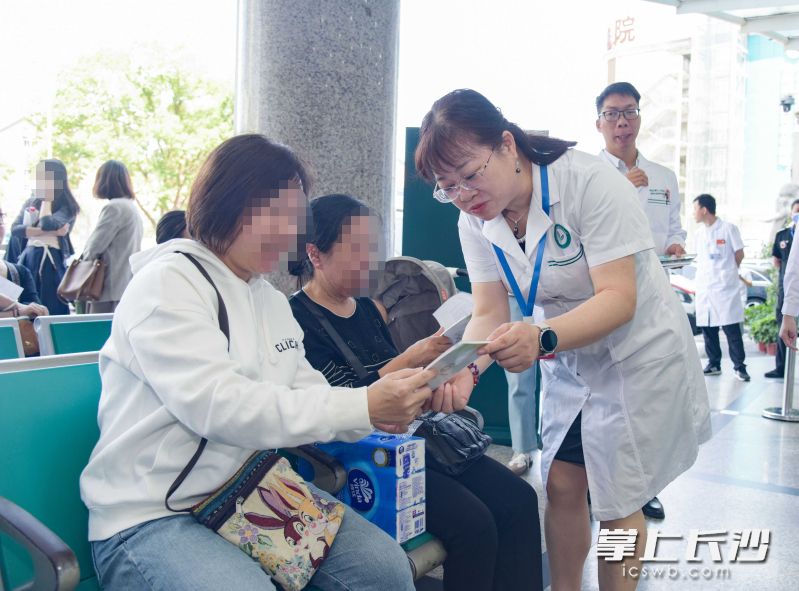 龙立红在工作中。 通讯员供图 龙立红在工作中。 通讯员供图