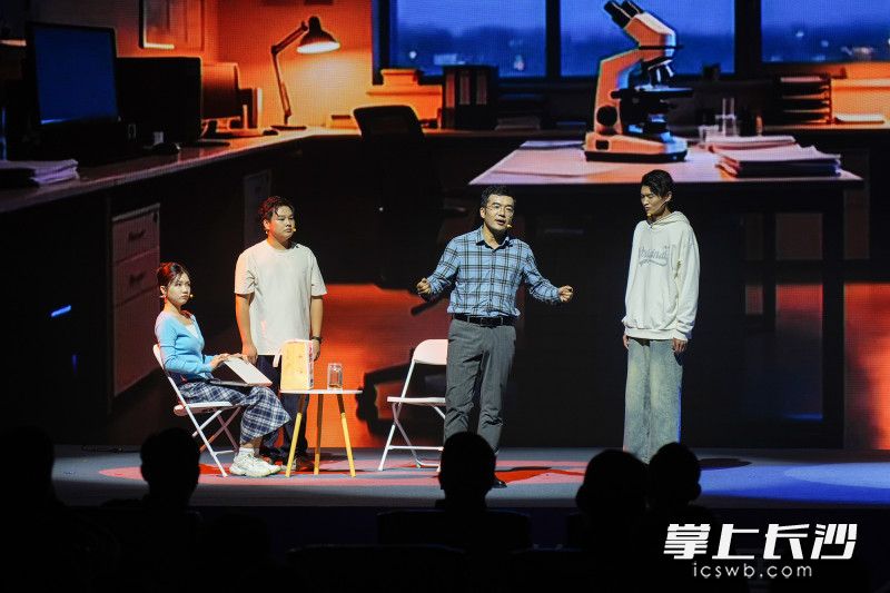 精彩的节目表演。