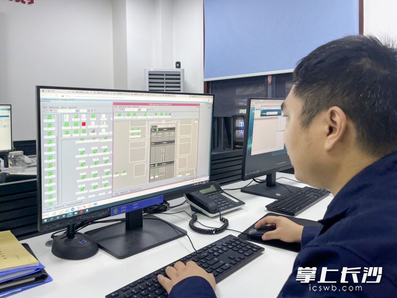 张常龙开展高铁C3数据分析。 均为长沙晚报全媒体记者 吴鑫矾 通讯员 阳云志摄影报道