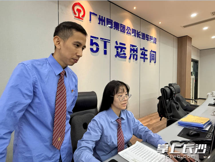 长沙车辆段5T运用车间负责的湖南境内19套TVDS铁路客车故障轨旁图像检测系统，犹如19双敏锐的“眼睛”，日夜不停地为过往列车进行“体检”。