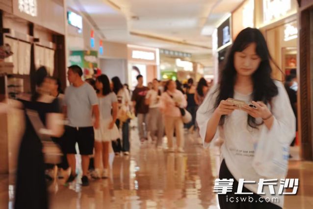 秋高气爽“长假在岗”状态进入倒计时。  均为长沙晚报全媒体记者舒元臻摄