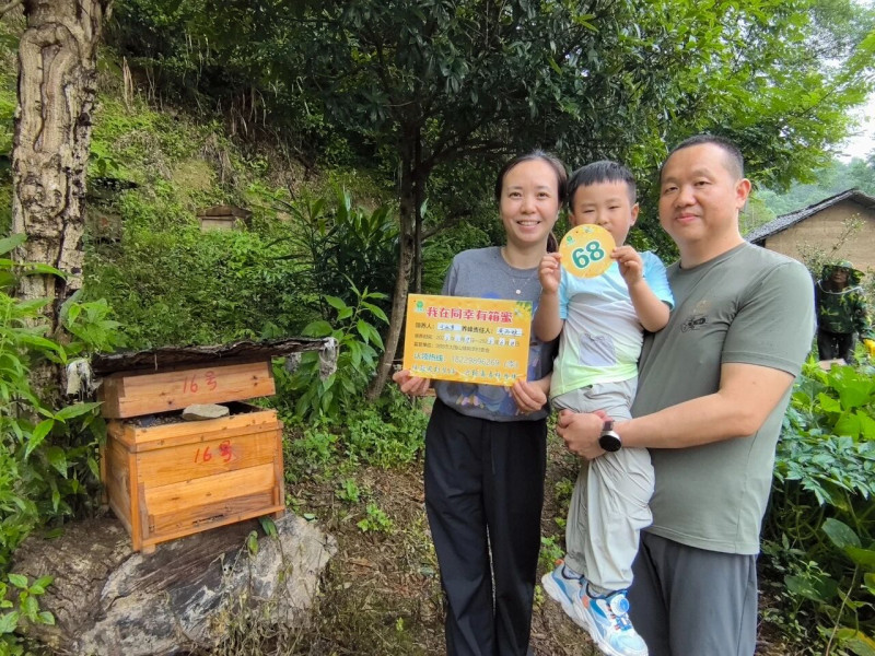 浏阳市同幸村的“我在同幸有箱蜜”活动，吸引不少市民参与，“甜蜜产业”也促进了乡村发展。 同幸村村委会 供图