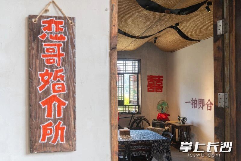 “恋哥婚介所”包间,简单的文案直击人心深处。 “恋哥婚介所”包间,简单的文案直击人心深处。