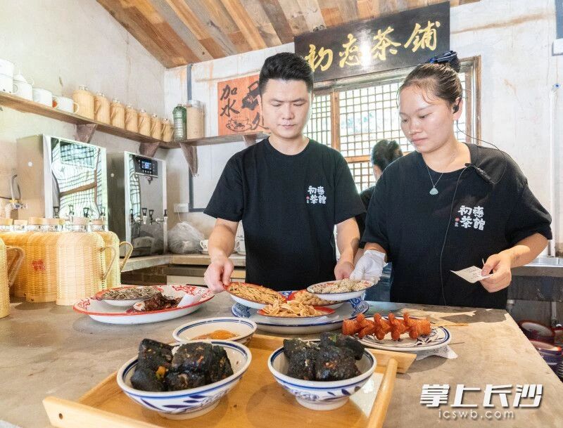 初恋茶馆有各色长沙县本地小吃。 初恋茶馆有各色长沙县本地小吃。