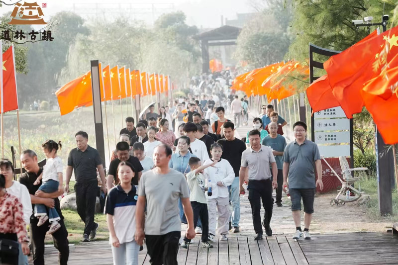 道林古镇景区游人如织。宁乡市文旅广体局 供图 道林古镇景区游人如织。宁乡市文旅广体局 供图