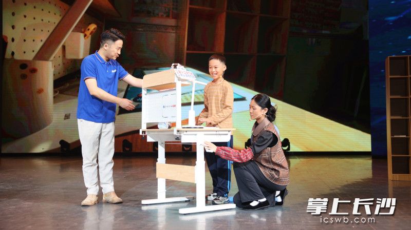 “以书为伴 点燃梦想”——“知心书桌”故事汇举行。均为长沙晚报全媒体记者 盛磊 摄