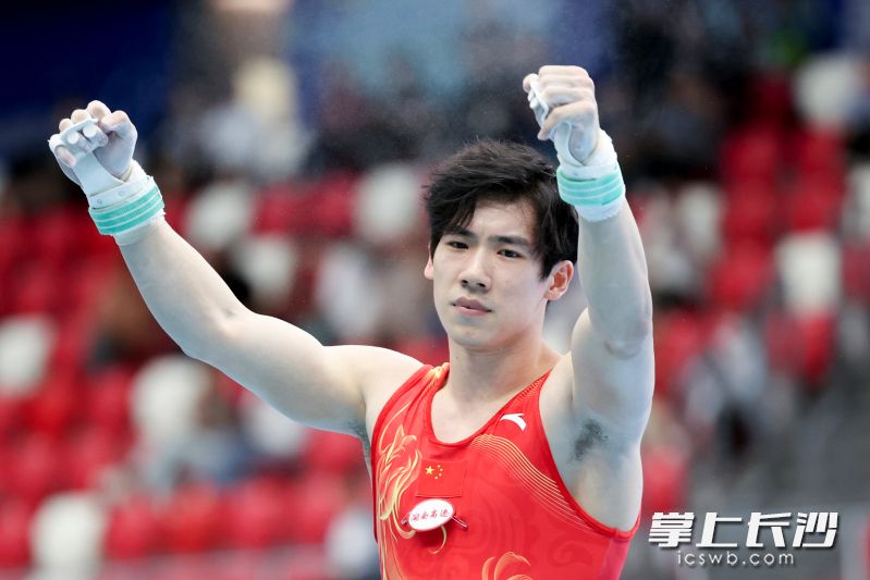 张博恒在今年全国体操锦标赛暨第十五届全国运动会体操成年组资格赛男子个人全能决赛中,以82.965分的总成绩获得冠军。 新华社记者 许雅楠 摄 张博恒在今年全国体操锦标赛暨第十五届全国运动会体操成年组资格赛男子个人全能决赛中,以82.965分的总成绩获得冠军。 新华社记者 许雅楠 摄