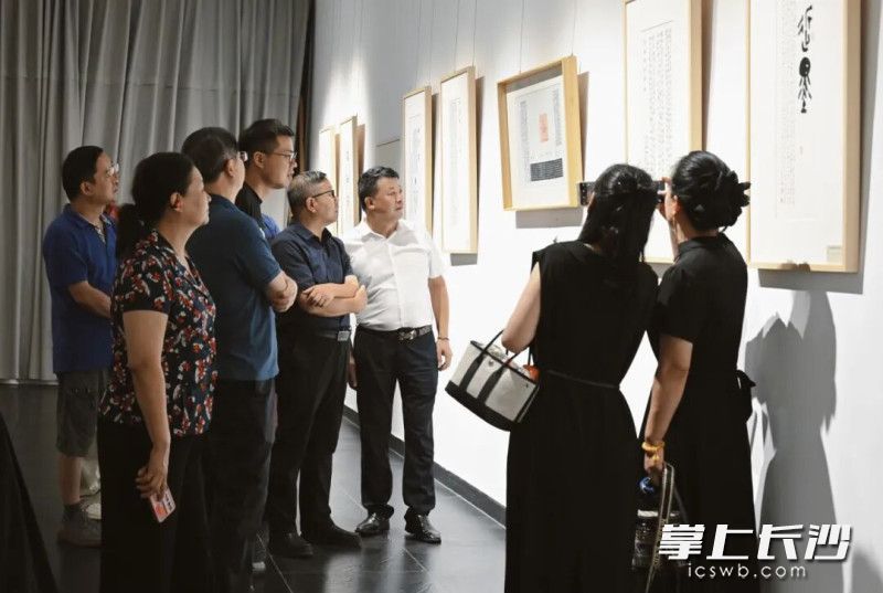 10月12日,“砥砺——周少剑·李砺书法作品展”在湖南现代美术馆启幕。均为通讯员供图 10月12日,“砥砺——周少剑·李砺书法作品展”在湖南现代美术馆启幕。均为通讯员供图