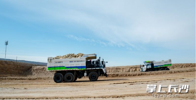 希迪智驾的无人矿卡能够与人工驾驶的矿卡同时作业、自由运行。希迪供图