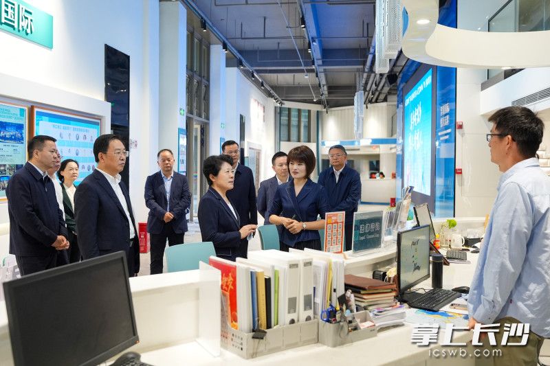 10月14日，省委常委、市委书记吴桂英围绕“人才发展”这一主题开展“十五五”规划专题调研，来到洋湖国际社区。