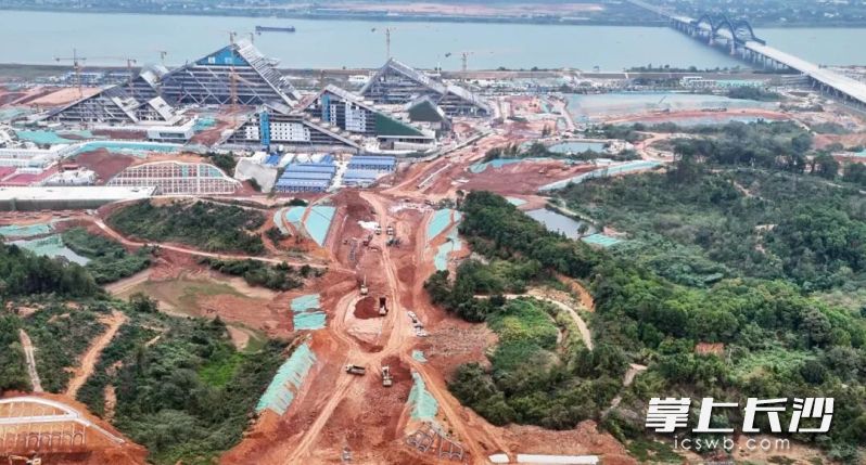 湘江科学城首开区“三纵四横”路网建设现场。 均为长沙晚报通讯员徐坤供图