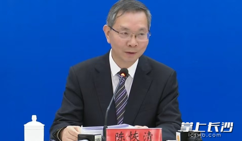 株洲市委副书记、市长陈恢清以“大力培育制造名城 加快建设幸福株洲”为主题在新闻发布会上作介绍。 株洲市委副书记、市长陈恢清以“大力培育制造名城 加快建设幸福株洲”为主题在新闻发布会上作介绍。