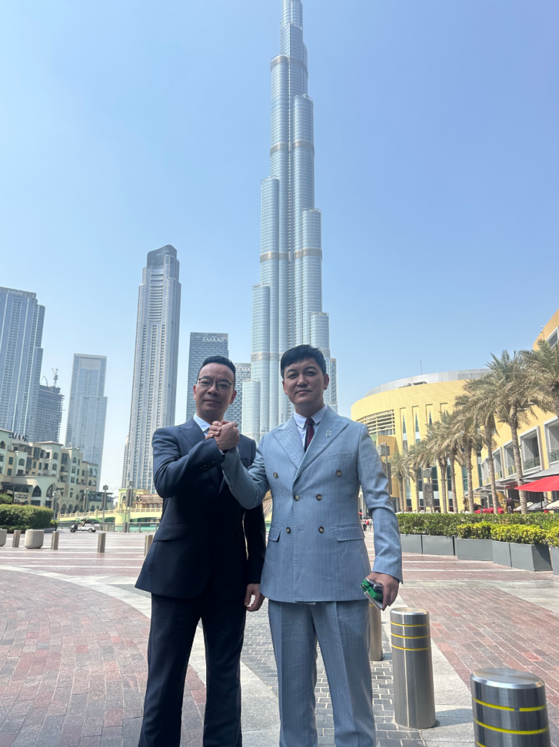 李锐与汇天创始人赵德力在迪拜合影。均为受访者 供图