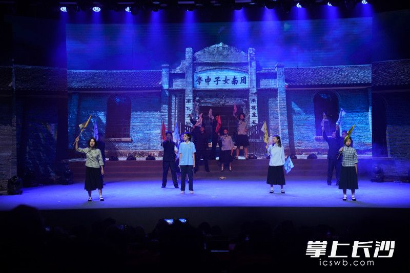 心忧天下的家国情怀，严谨艰苦的治学态度，勇于开拓的革新精神铸就周南风骨。
